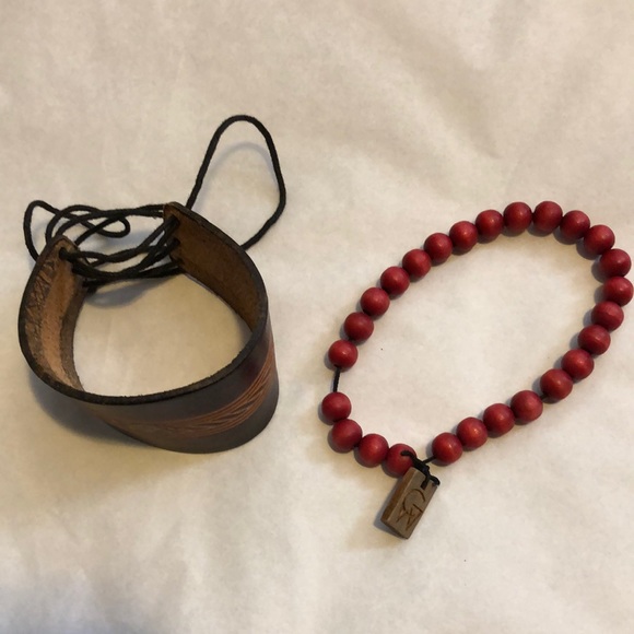 Jewelry - 🔵 2 bracelets / anklets: 1 brown leather cuff, 1 stretchy red wood bead